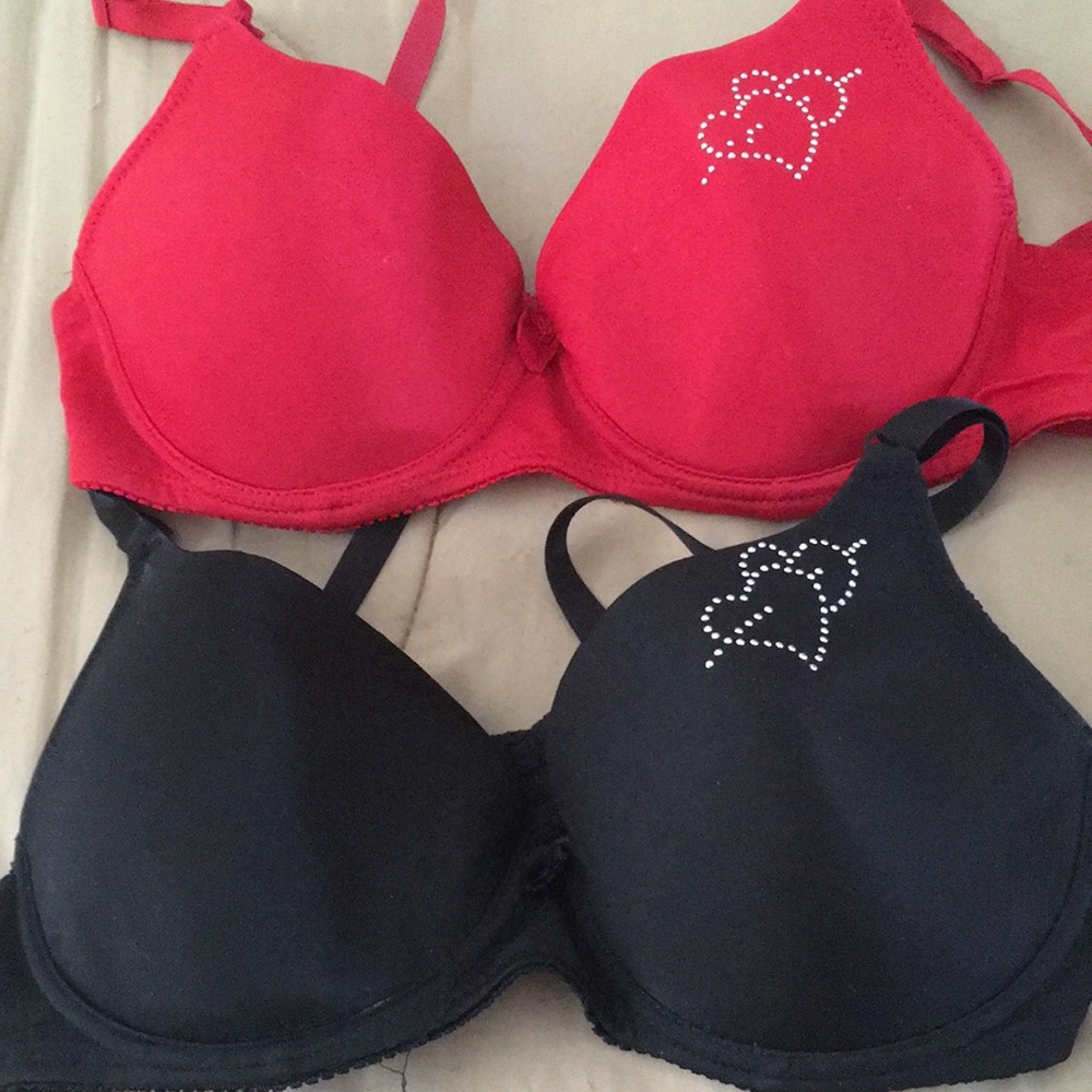 2/$7 🇺🇸 Valentine Bras with sequin hearts.